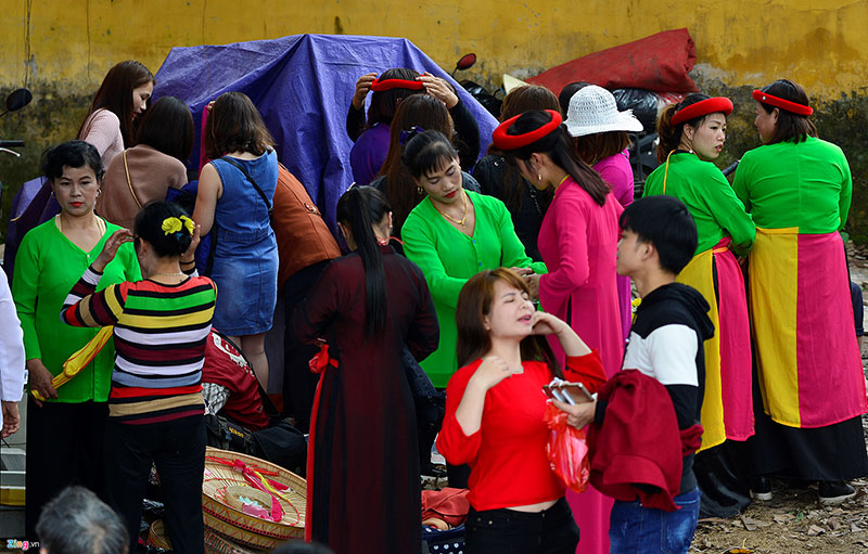 Dịch vụ cho thuê trang phục đắt khách ở hội Lim